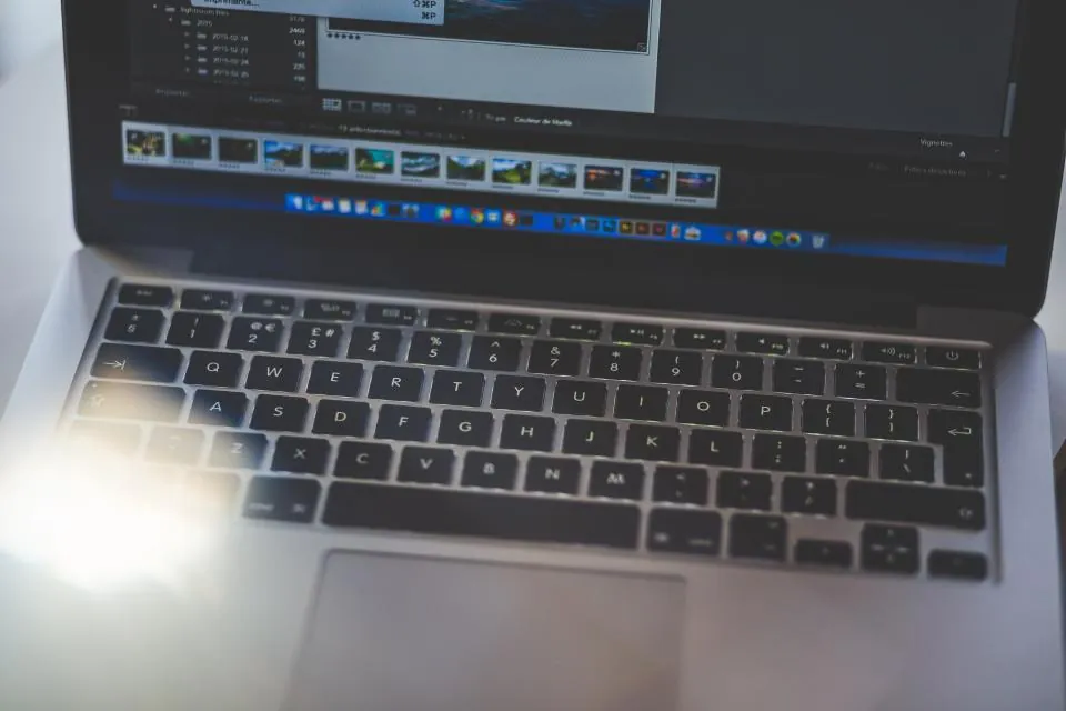 Motion design à Marrakech : montage d'une animation sur la timeline