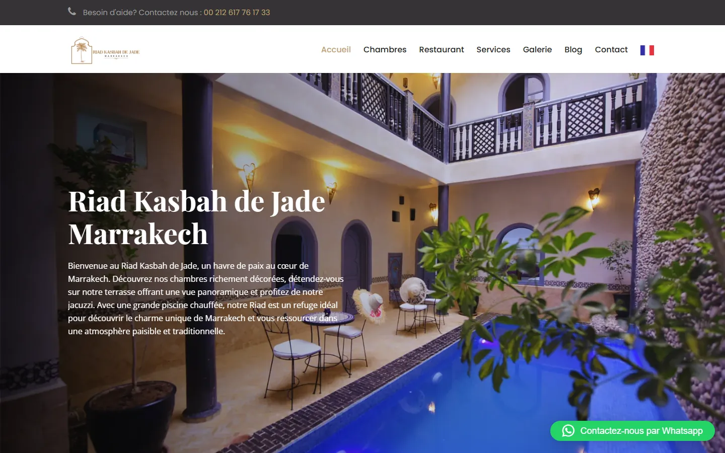 Page d'accueil du site du Riad Kasbah de Jade, patio avec piscine